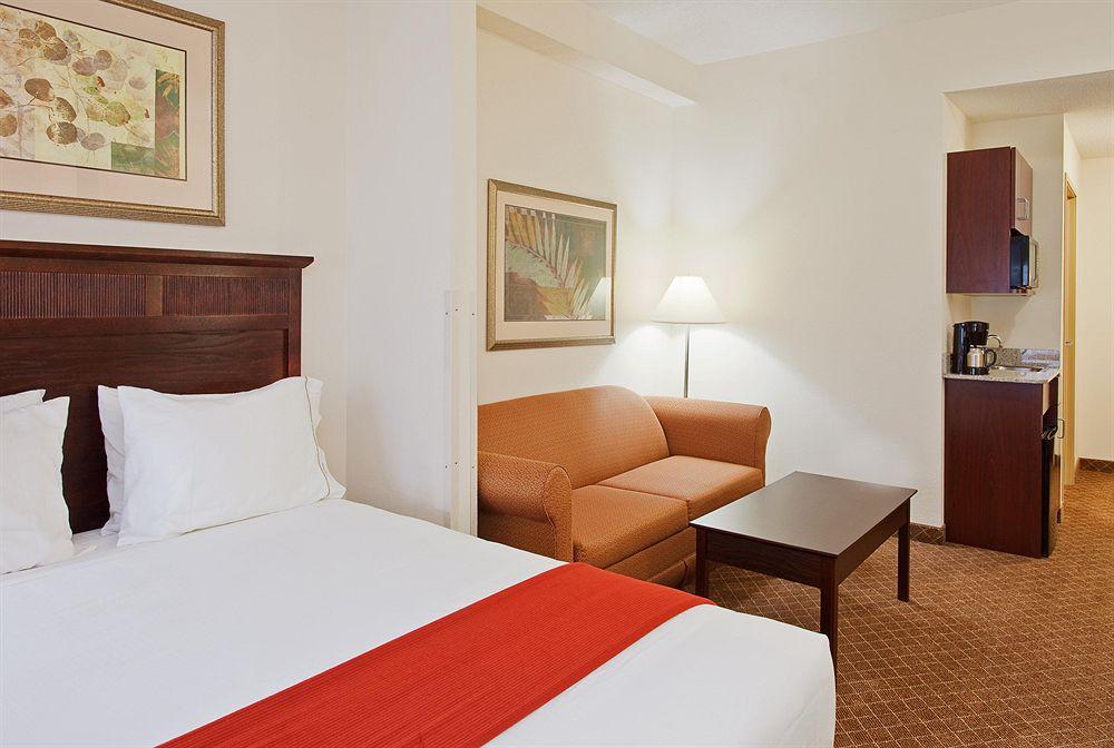 Holiday Inn Express Hotel & Suites- Gadsden, An Ihg Hotel Room photo